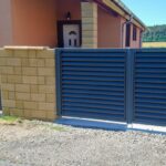 Dvoukřídlá brána s brankou, žaluziová výplň, celohliník, antracit