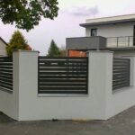 Hliníkový plot plaňkový