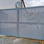 Křídlová vjezdová brána s tahokovem, lakovaná
