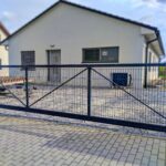 Samonosná brána s plotovou systémovou výplní, antracit